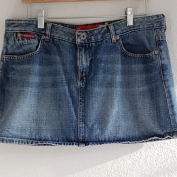 🔥 Guess Jeans 1981 Denim Mini Skirt | Size 32 | Vintage Y2K Vibe - Picture 4 of 10